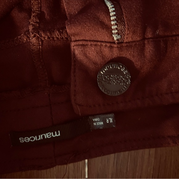 Maurice’s burgundy pants - Picture 3 of 5